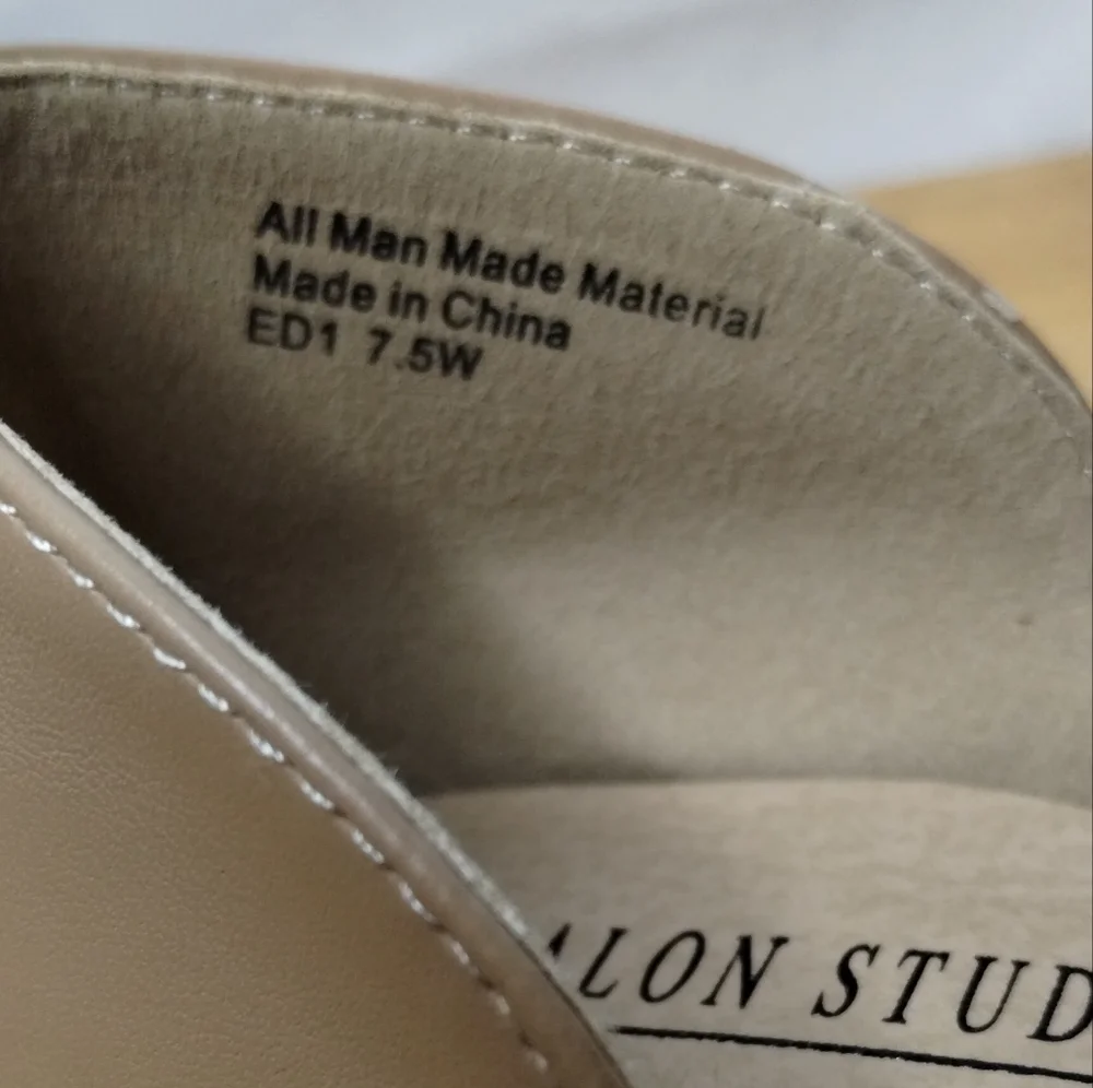 NWOT Salon Studio women's size 7.5w flats shoes